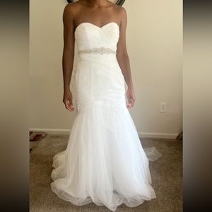 Wedding dress size 4 / small. Diamond belt and veil included